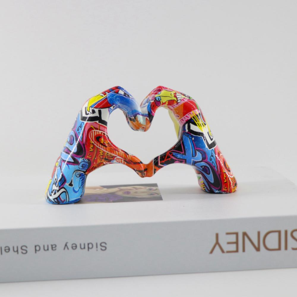 Kalp İşareti Boyalı Heykelcik Reçine Renkli Yağlı Boya Graffiti Kalp Şeklinde El Heykeli Ev Merkez Dekor Modern Masaüstü Süsleri