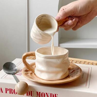 230ml Keramik Kaffekoppar och Fat Kreativ Plisserad Design Keramik Mugg Eftermiddagste Kopp Frukost Mjölk Par Vattenkopp