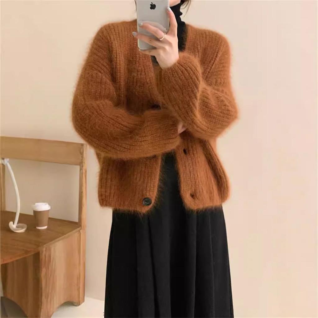 European soft waxy v-neck knitted cardigan women's autumn and winter fashion new loose and thin lazy wind sweater jacket top