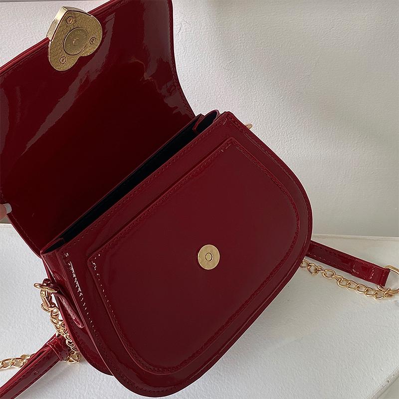 Patent Leather Women's Love Heart Messenger Bag Retro Red Ladies Small Shoulder Bags Fashion Chain Female Saddle Bag Handbags