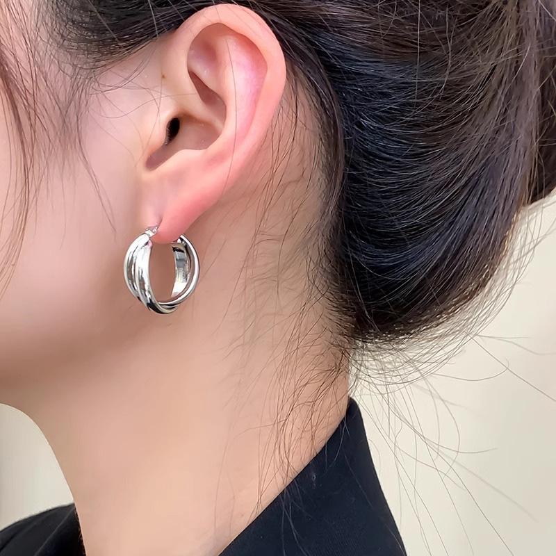 Retro Gold Circle Earrings Light Luxury Glossy Earring for Female Senior Sense Niche Design Versatile Ambience Back To School Accessory