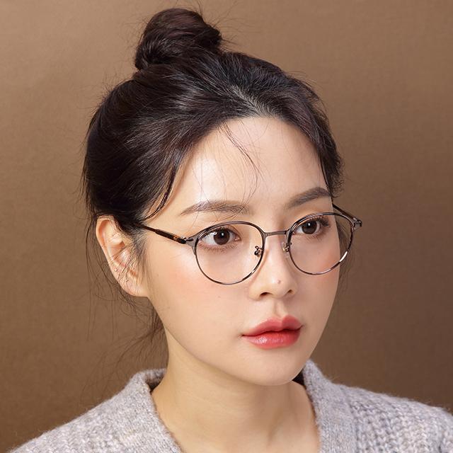 Eonadeoluteu Titanium Eyeglass Frames Ezra Two-Tone Round Couple