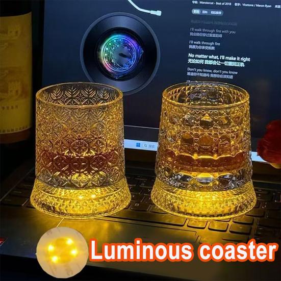 Whiskyglas mit leuchtender Basis 360 Grad drehbarer Whisky Tumbler 260ml Bleifreies Glas Einzigartiges Geschenk für Papa Geburtstag Feiertag