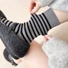 Herbst- und Winter-Mittelwaden-Socken für Damen, lässige gestreifte Socken im Schulstil, warme Socken, bequeme und weiche Frotteesocken