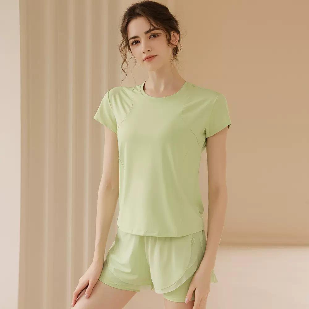 

Женский быстросохнущий дышащий комплект для бега и йоги - футболка с коротким рукавом и шорты L (57.5-65 kg) трава зеленый