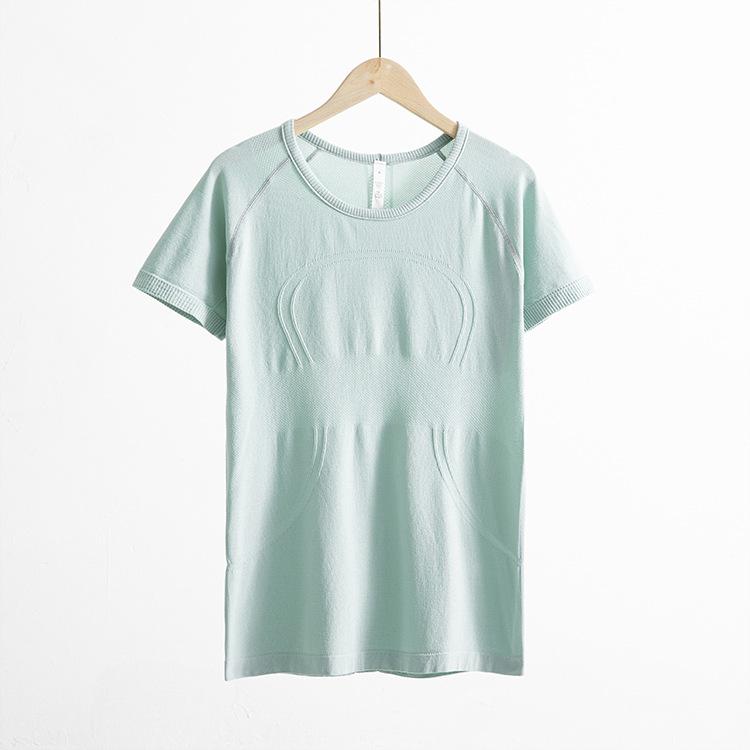 

Seamless Swiftly Tech Quick-Dry Yoga Top – Short-Sleeved & Breathable M