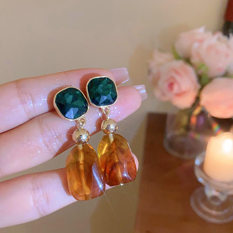 Maillard Coffee Color Round Geometric Earrings Fashionable Retro Simple Versatile Stud Earrings Popular High-end Earrings Women