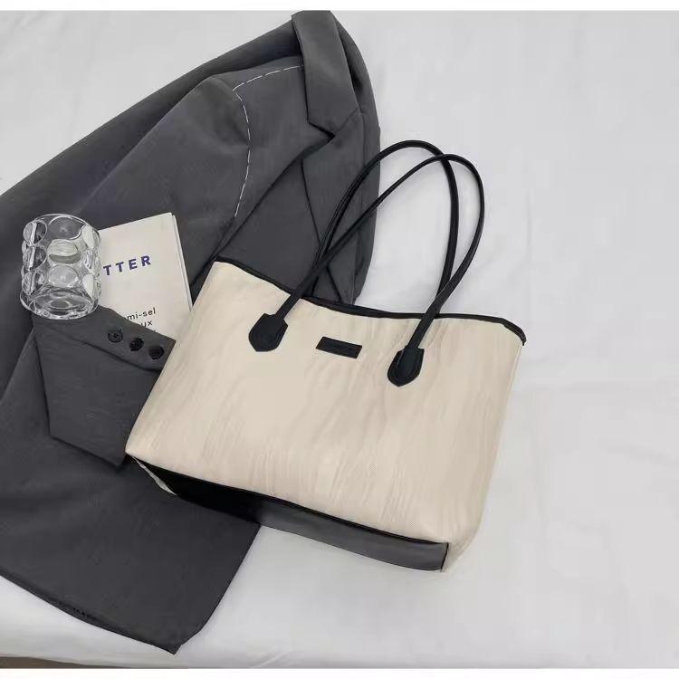 

Tote bag women s 2025 autumn and winter new large-capacity commuter bag versatile shoulder college student class bag