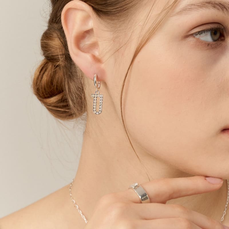 UNI.J [Ie386]Shiny Signature Silver Earring