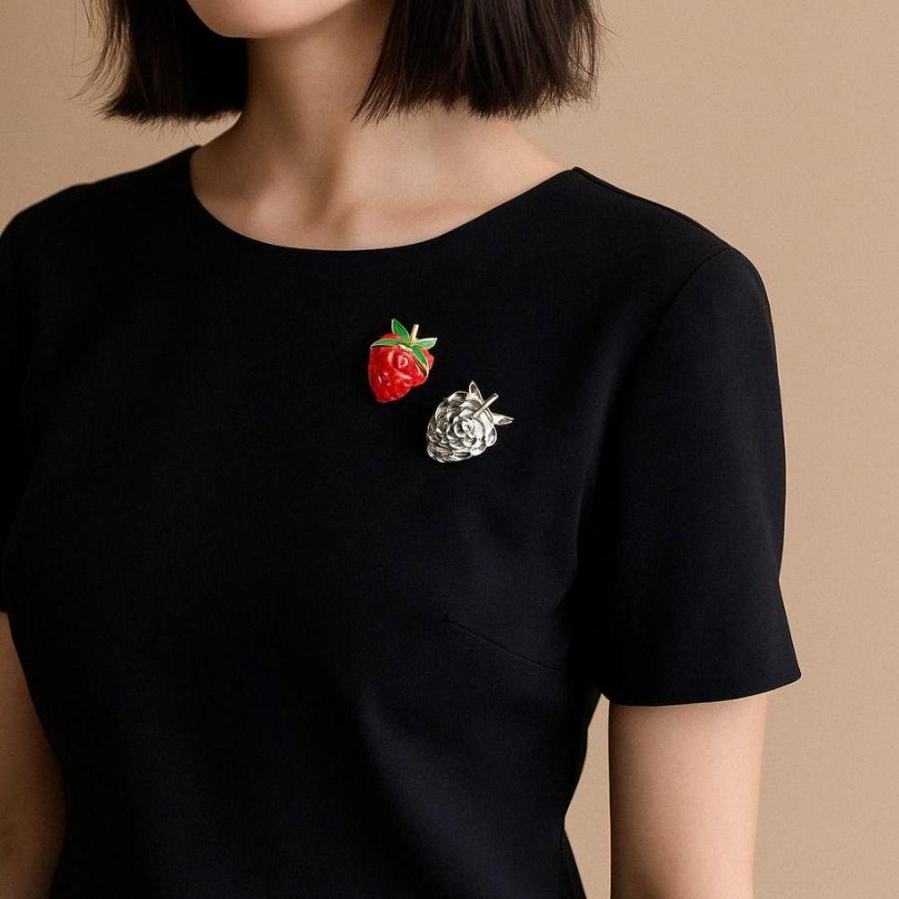 Jewelry Accessories Strawberry Enamel Brooches Minority Design Vintage Collar Pin  Gift