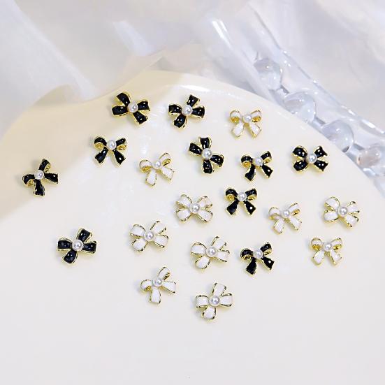 Zarte Nail-Art-Dekore, leicht glänzend, zum Selbermachen