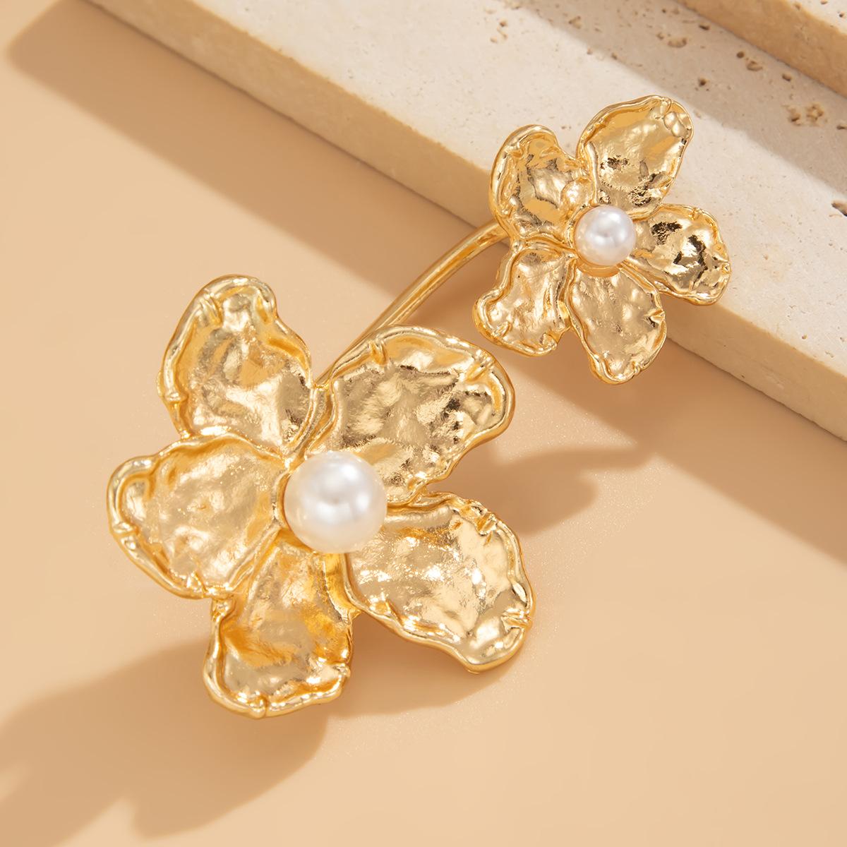 

Кольцо на палец с цветком из неправильного жемчуга, модное нишевое дизайнерское кольцо, личность, преувеличенные украшения для женщин