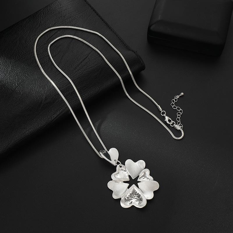 Long Necklace Metal Exaggerated Ladies Necklace Jewelry Premium Felt Gold Necklace