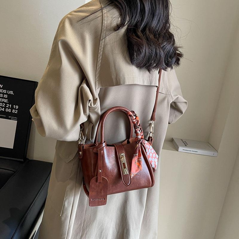 Premium texture retro Maillard handbag women's 2025 new fashion versatile bucket bag Korean shoulder bag