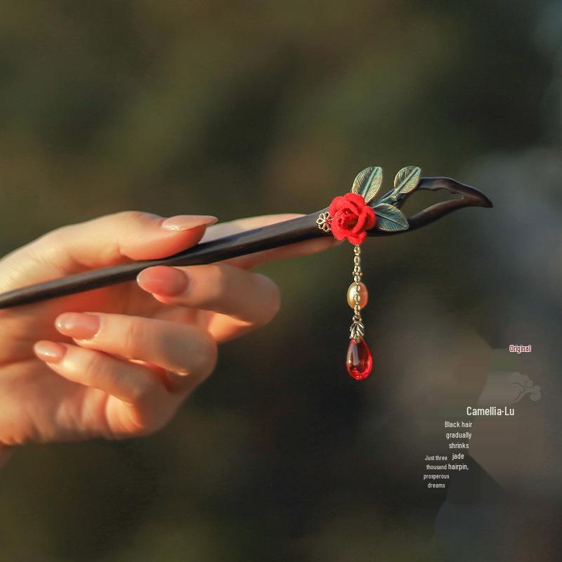 Elegant Ebony Flower Hairpin for Women – Ancient Style, High-End Feel, Simple Chinese Design, Perfect for Daily Use.