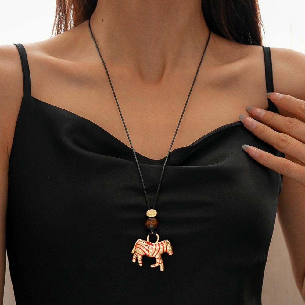 Collier Choker Cartoon Zinc Alliage de Zinc Pendentif Cheval Collier Chaîne Pull Style Ethnique Festival du Printemps Chinois