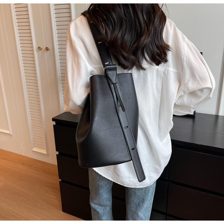 Women's 2025 Large Capacity Fashion Shoulder Crossbody Bag with Unique Design