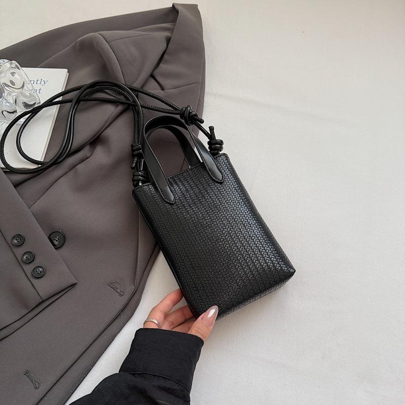 Niche simple and fashionable commuter bag women s autumn new mini messenger mobile phone small square bag