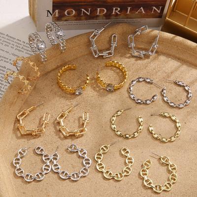 2024 Einfache und kreative Retro übertriebene hohle Kette C-förmige Ohrringe weibliche Persönlichkeit geometrische Mädchen-Ohrringe