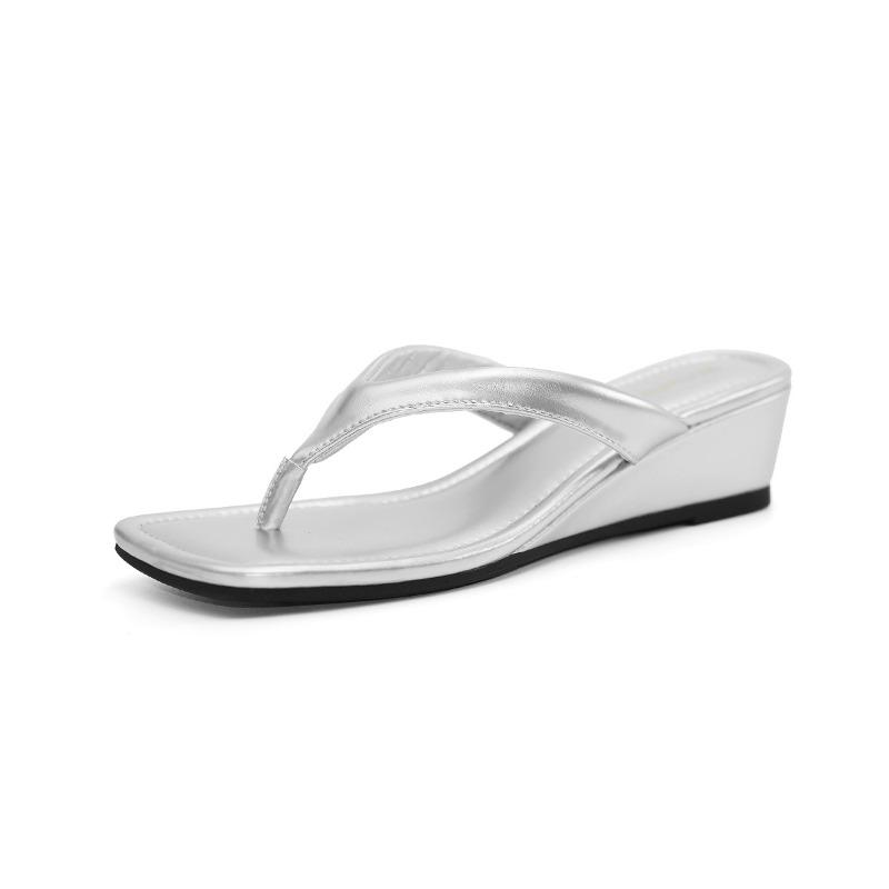 Flip-flops, thickened bottom toe beach slippers