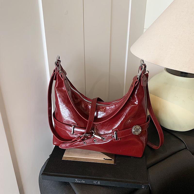 

Retro high-end underarm bag women s 2025 new simple commuter tote bag versatile shoulder messenger bag коричневый