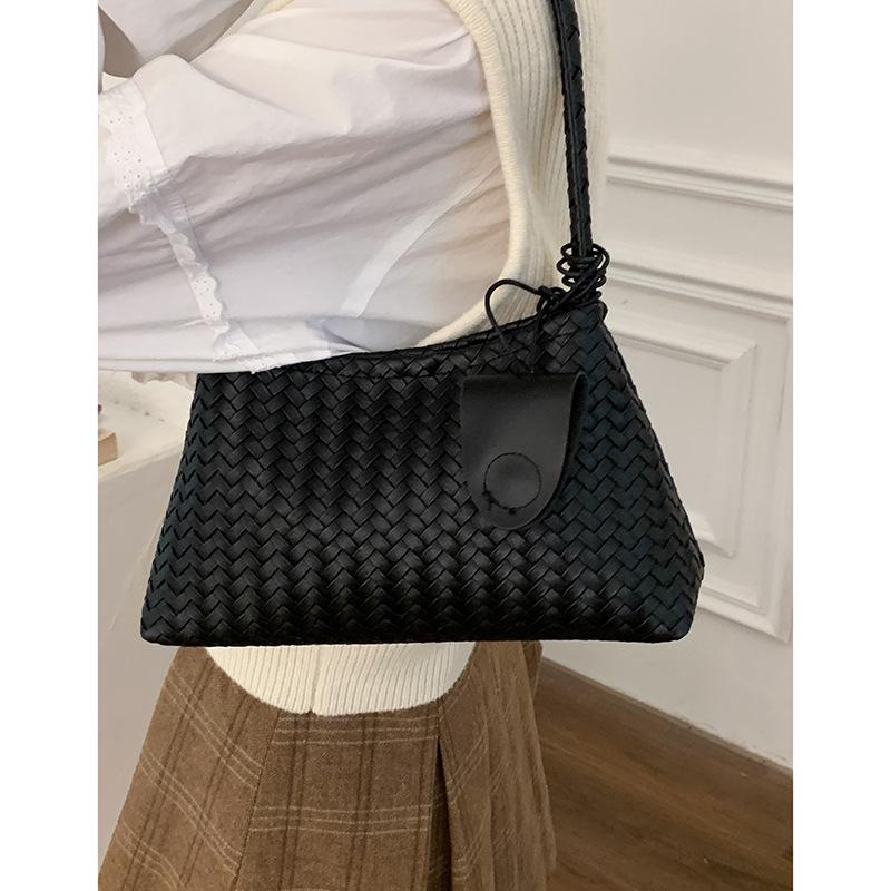 Retro woven high-end sense niche single shoulder tote bag women's 2025 new versatile large-capacity commuter underarm bag