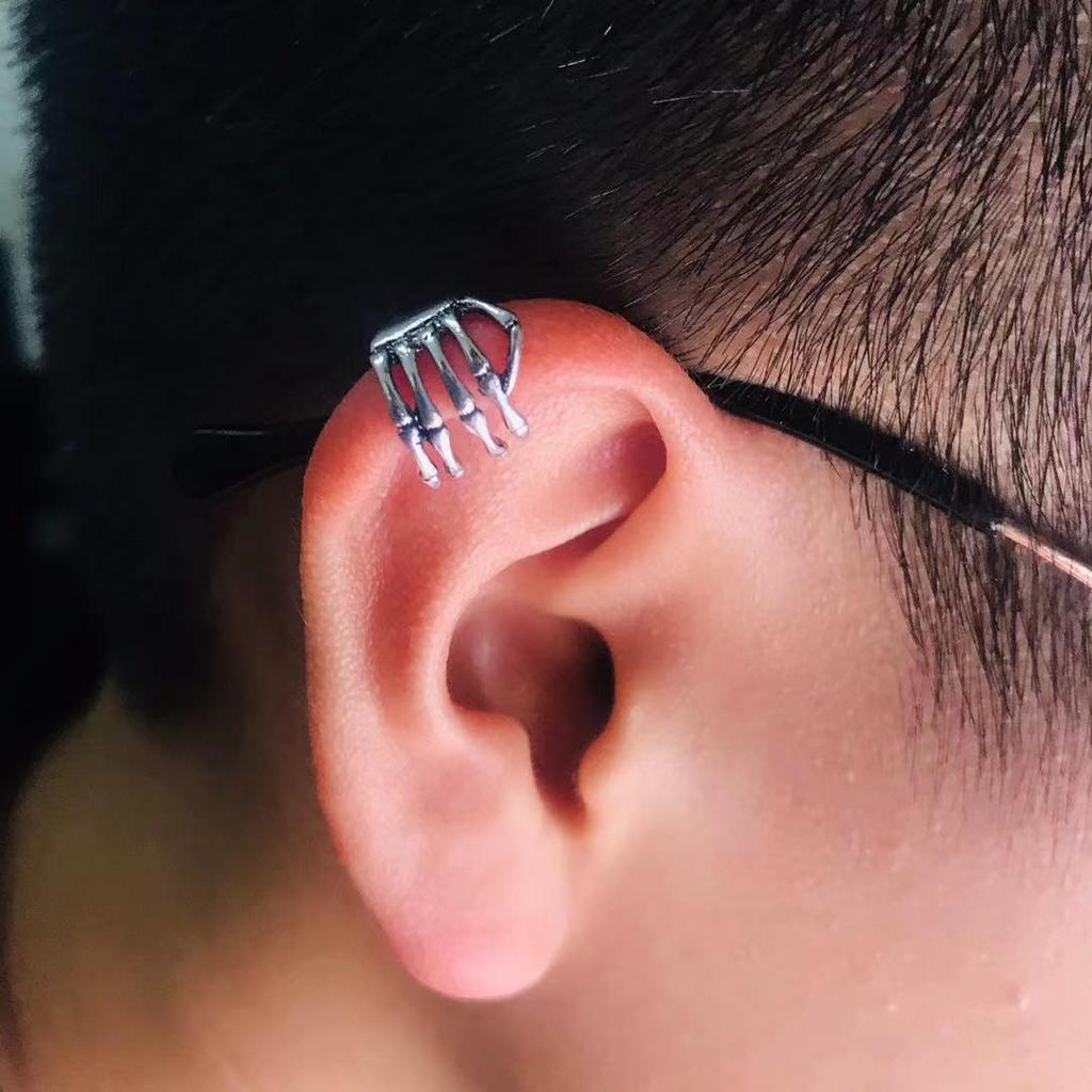 2024 New Fashion Halloween Skull Hand Ear Clip Without Ear Hole Strange Hand Ear Clip Manufacturers Supply Punk Jewelry Ear Clip