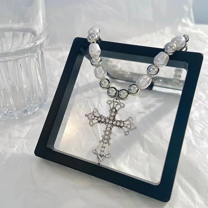 Ins Hip Hop Retro Pearl Necklace Christian Cross Clavicle Chain Ladies Sweet Punk Pendant Men Women Gifts