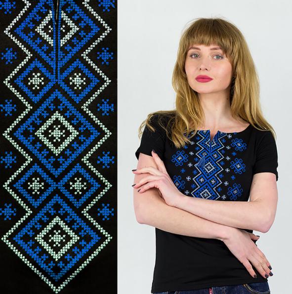 T-shirt feminina com bordado de ornamentos ucranianos.