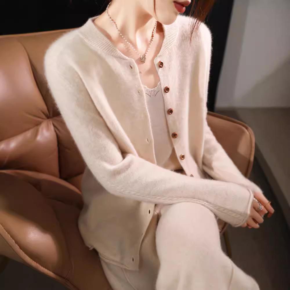 2024 Women's Loose V-Neck Pure Wool Knit Cardigan - Autumn/Winter Plus Size French Style Outerwear