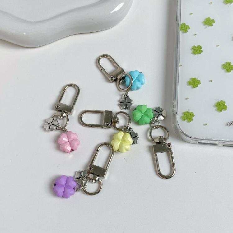 Trendy Clovers Pendant Green Resin Keychain For Phone Bag Luck Symbol Accessory Trendy Clovers Pendant Decors