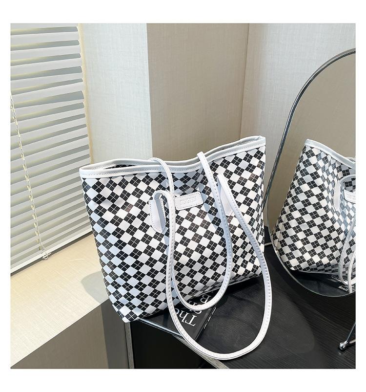 2025 new cute plaid bag women's handbag new going out large capacity shoulder bag versatile tote bag