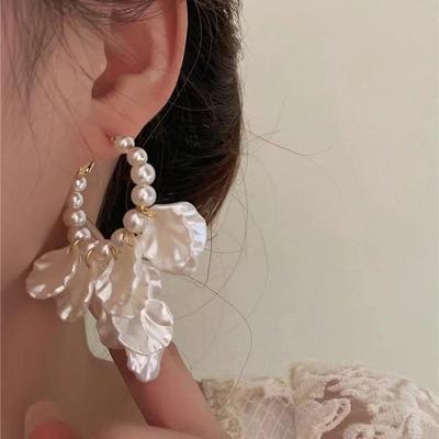 Orecchini Pendenti Retrò Francesi con Nappa di Perle - Eleganti Gioielli Statement per Donne