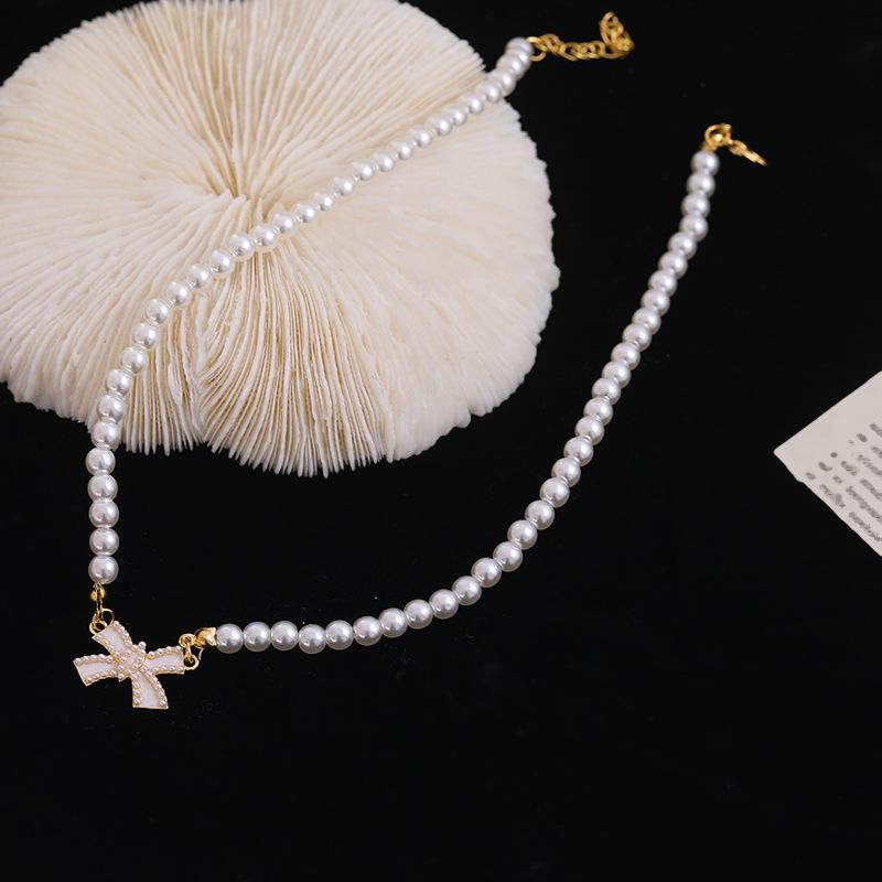 Retro Pearl Necklace, Versatile Small Fragrant Style Bow Collarbone Chain.