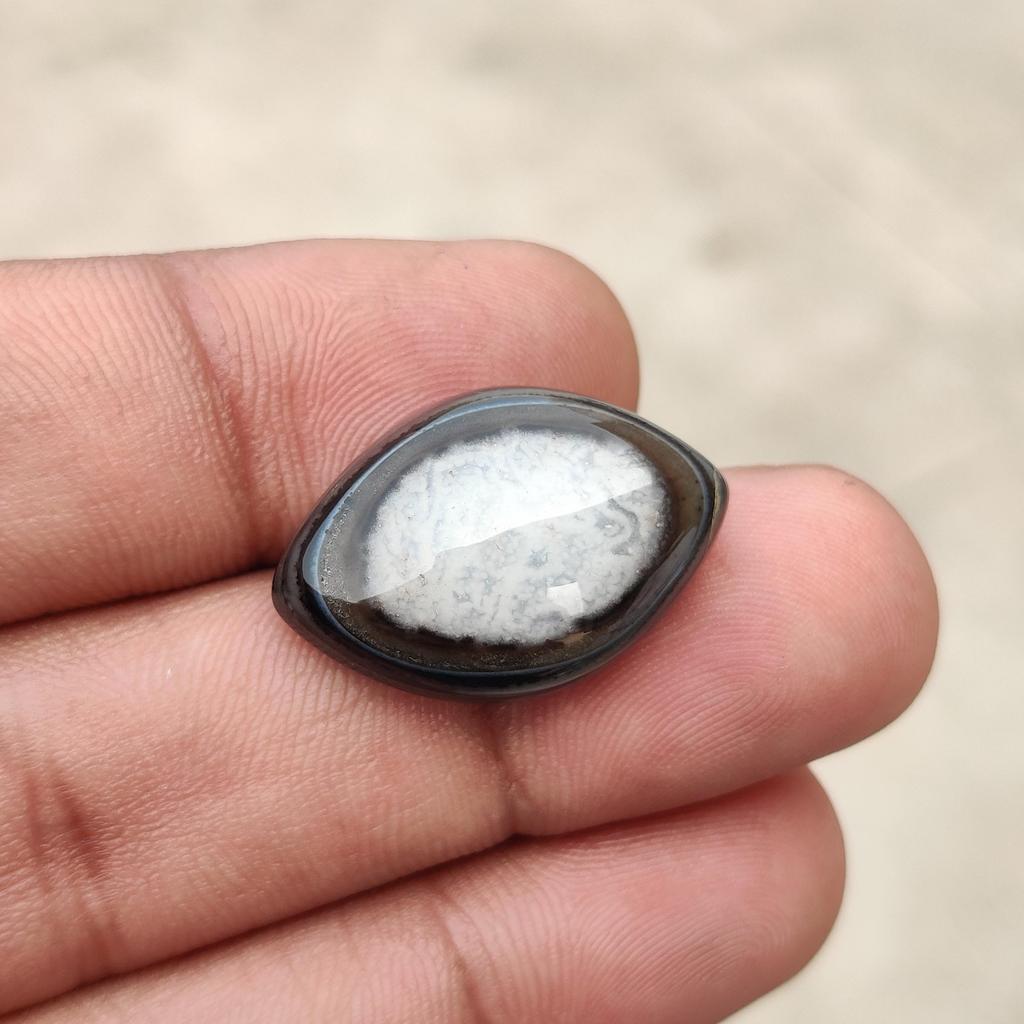 22.35 Carat, Black Banded Eye Agate Cabochon Gemstone, 24x16x8 MM Size.