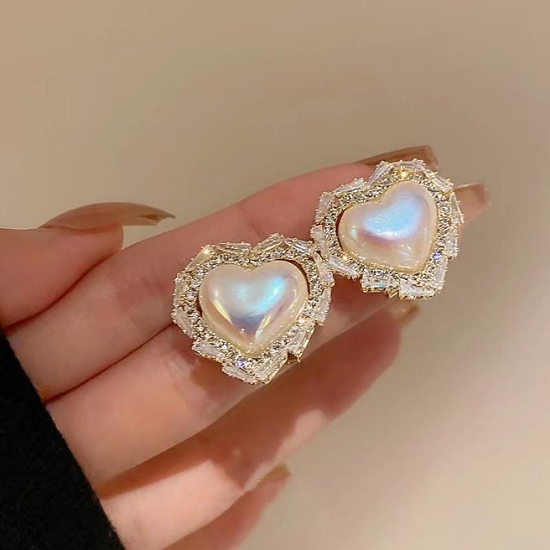 Wind fashion versatile stud earrings women's hot-selling high-end temperament trendy earrings street stall night market explosion