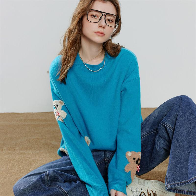 Chuyu Women's Bear Jacquard Loose-Fit Sweater