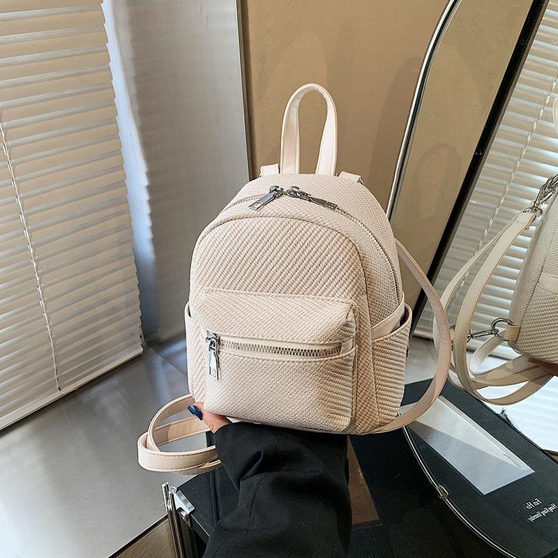 Casual Niche Backpack Women's Spring Summer New Small Backpack Fashionable Versatile Commuter Lightweight Bag
