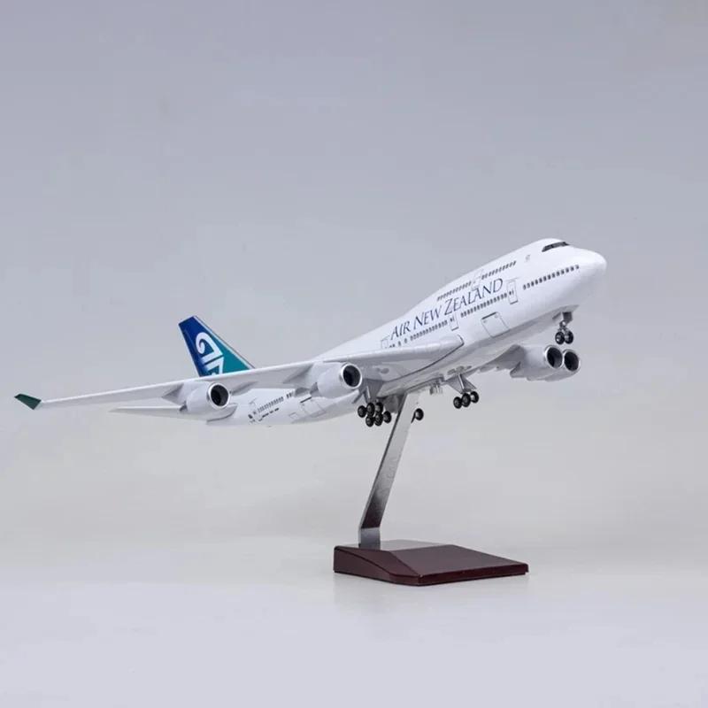 Diecast Resin 47CM Scale Airplane Model 747 B747 Aircraft Simulation Resin Finished Airlines Christmas Souvenir Collection Decor