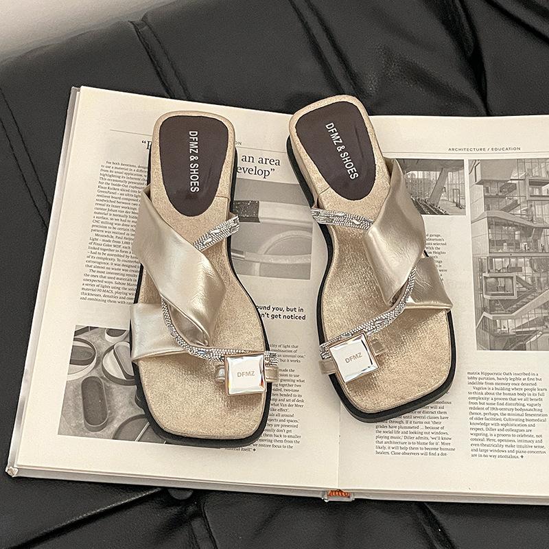 

Retro set of toe slippers summer rhinestone casual with skirt beach lady square head slope heel cool slippers 40 шампанского