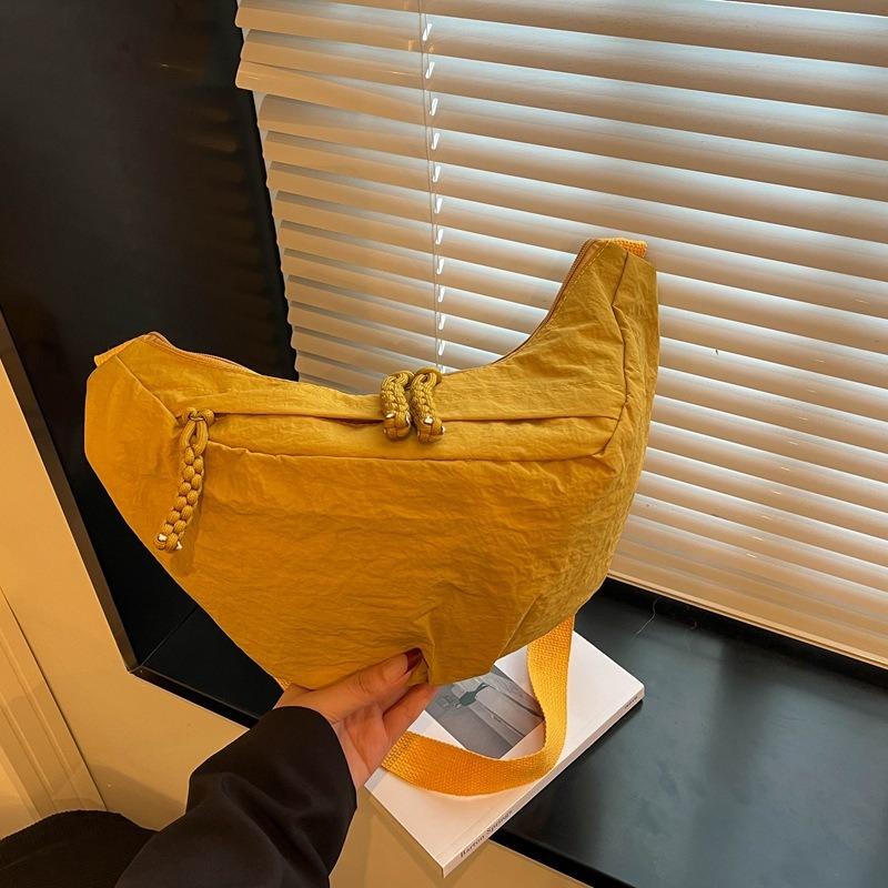 Korean version of high-value fashion solid color dumpling bag spring new simple shoulder bag casual nylon messenger bag