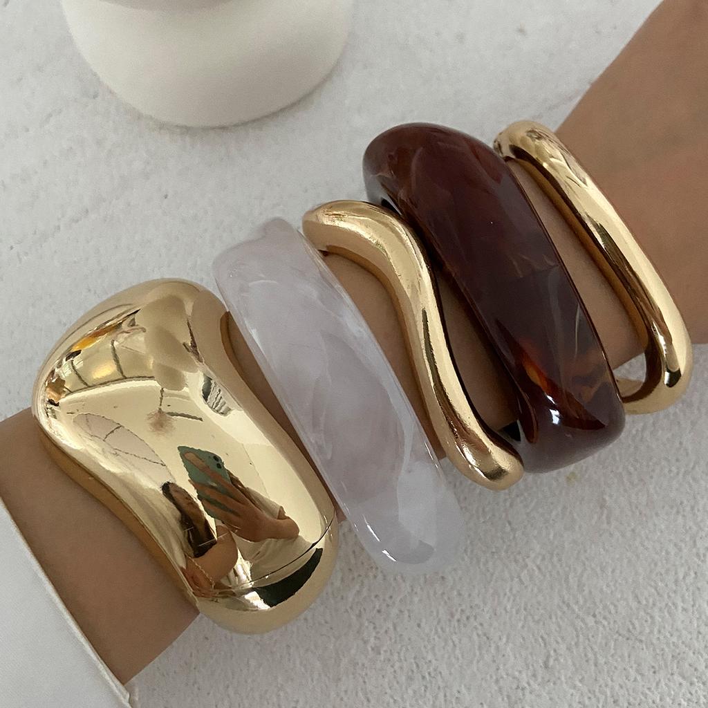 Salircon Klobige Punk Überzogene Dicke Harz Acryl Armreifen für Frauen Männer Geometrische Unregelmäßige Metall Armreif Armbänder Schmuck
