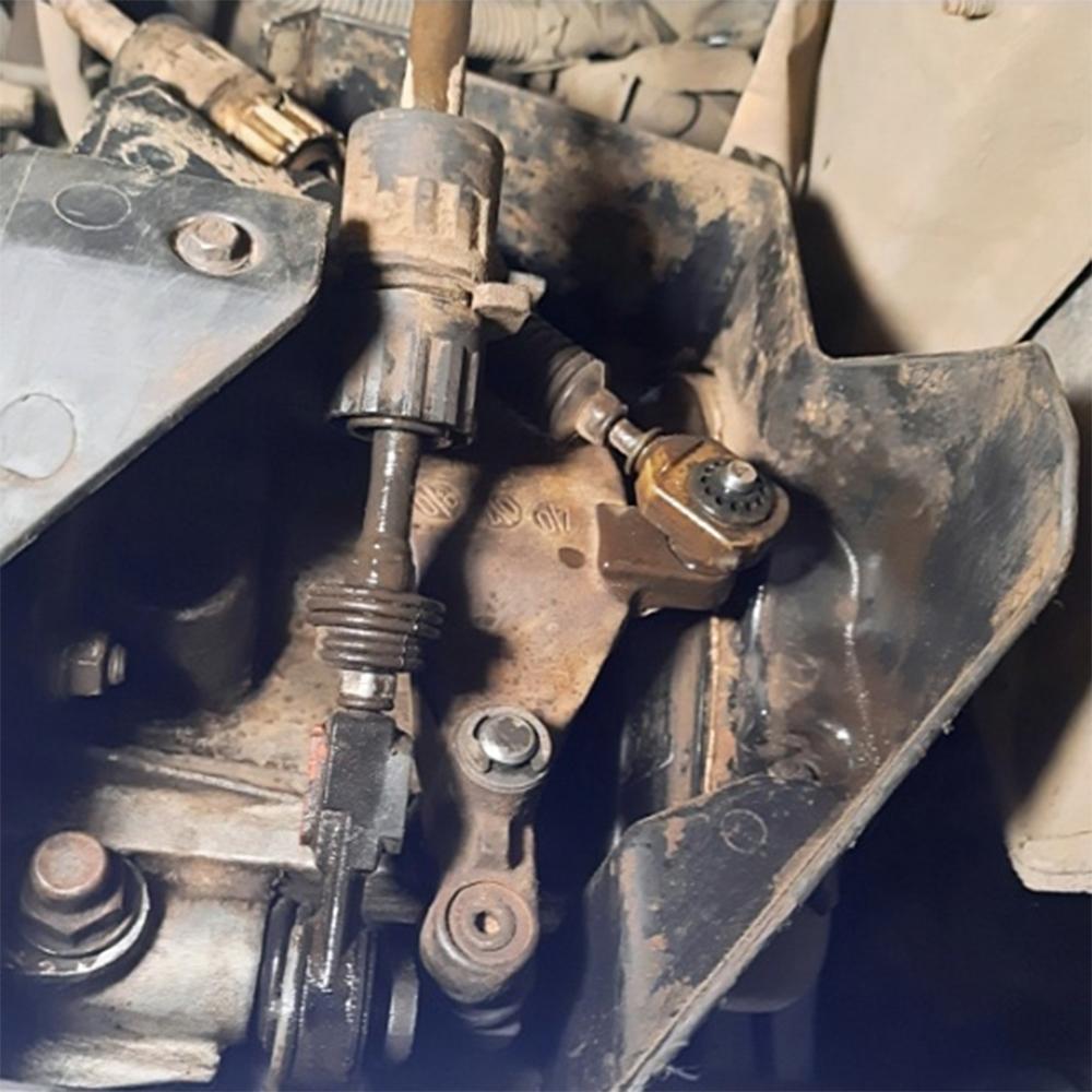 Tulejka linki zmiany biegów manualnej do Forda Focus Fiesta Fusion C-Max 2007 2005 2003 2002 Dźwignia zmiany biegów Element łączący Dźwignia końcowa Tuleja obrotowa Uszczelniacz olejowy Klips