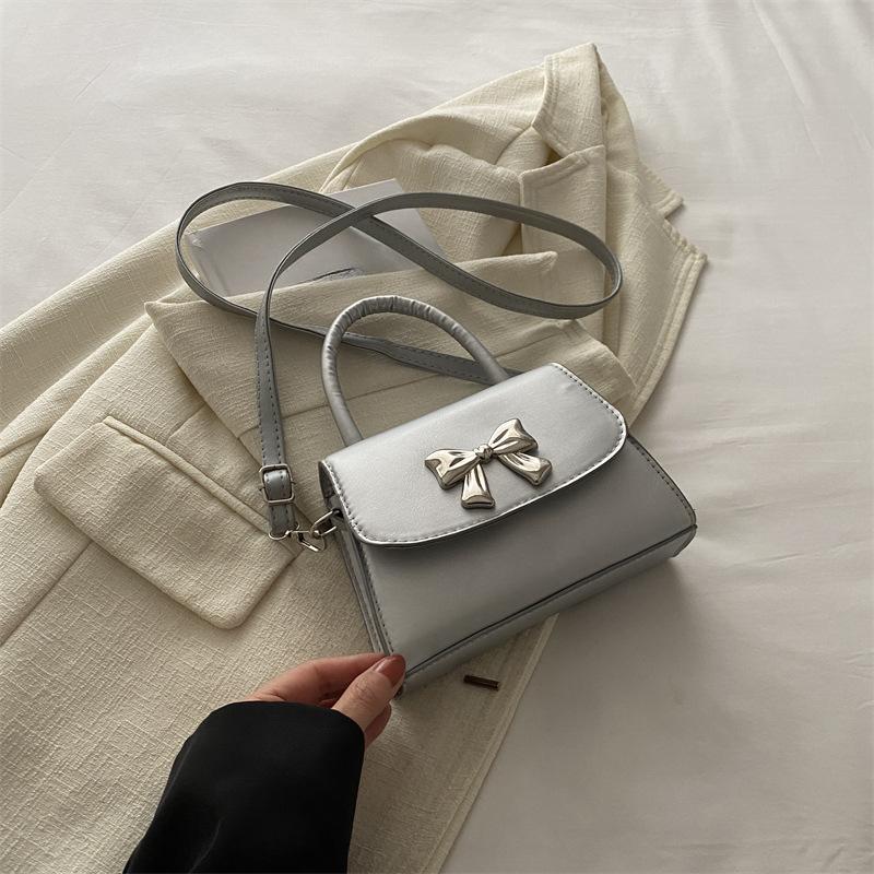 Fashionable Handbags for Women In Spring Fashion Retro Beautiful Shoulder Bag Bow Decorative Small Square Bag