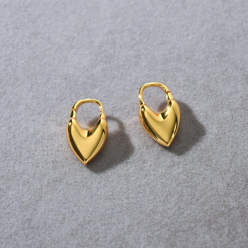 Fashion Commuting Must Enter The Niche, Simple Personality, Exquisite Sense Of Love, Ear Buckles, Advanced Cold Wind, Small Temperament Earrings