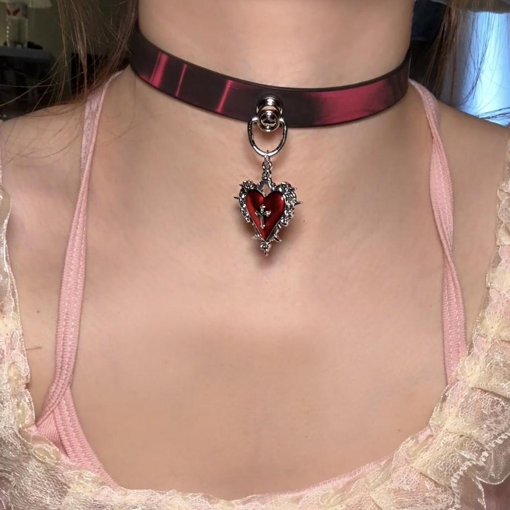 Chique Pittige Meisje Leren Bel Choker Ketting – Uniek Minderheidsontwerp