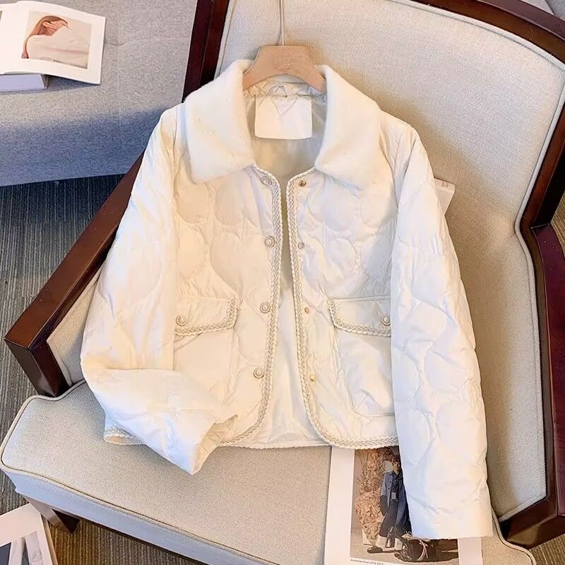 Short Black Cotton Jacket for Women In Winter New Lightweight Design Fashionable Temperament Beautiful Jacket