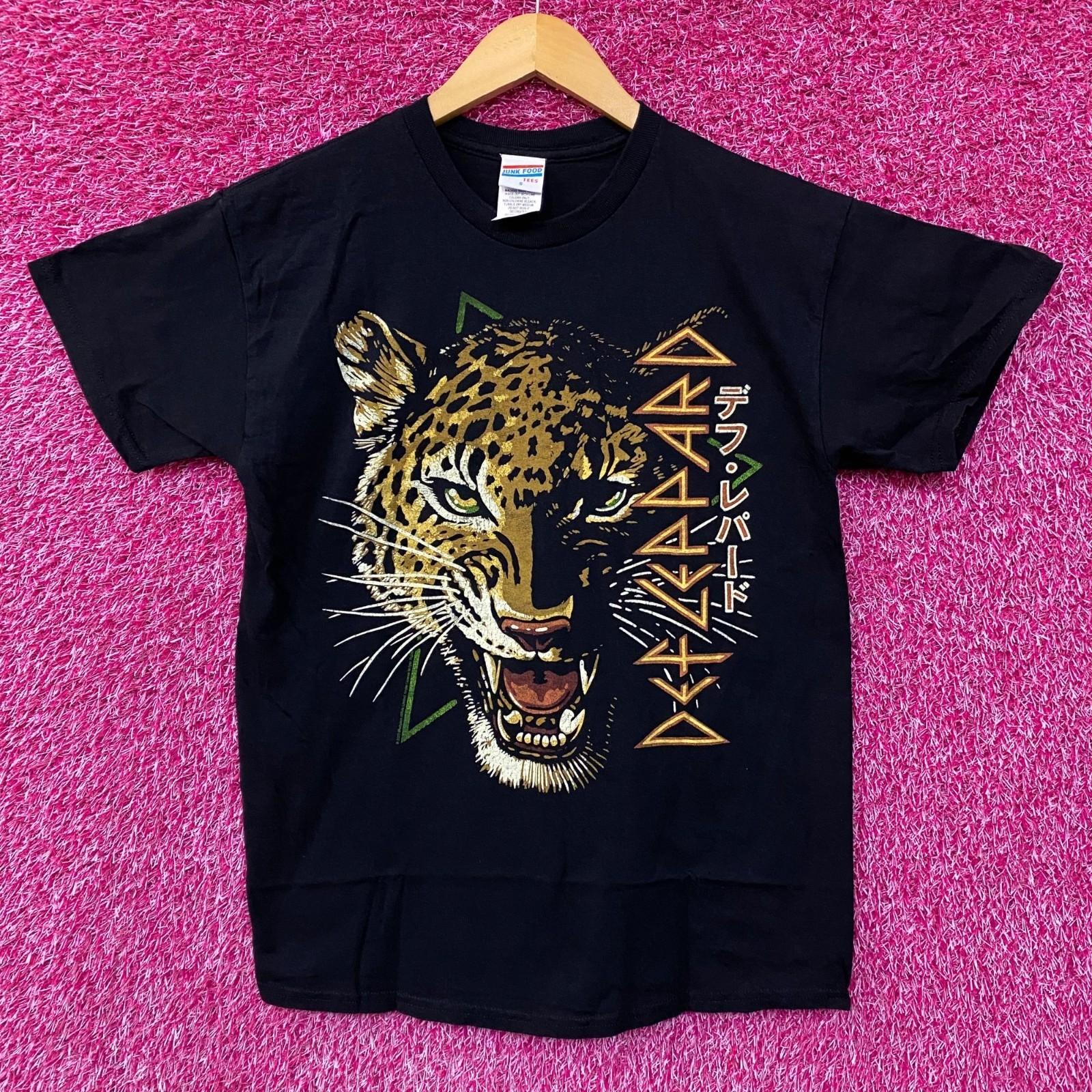 Def Leppard Japanese Katakana Graphic Design T-Shirt Small M