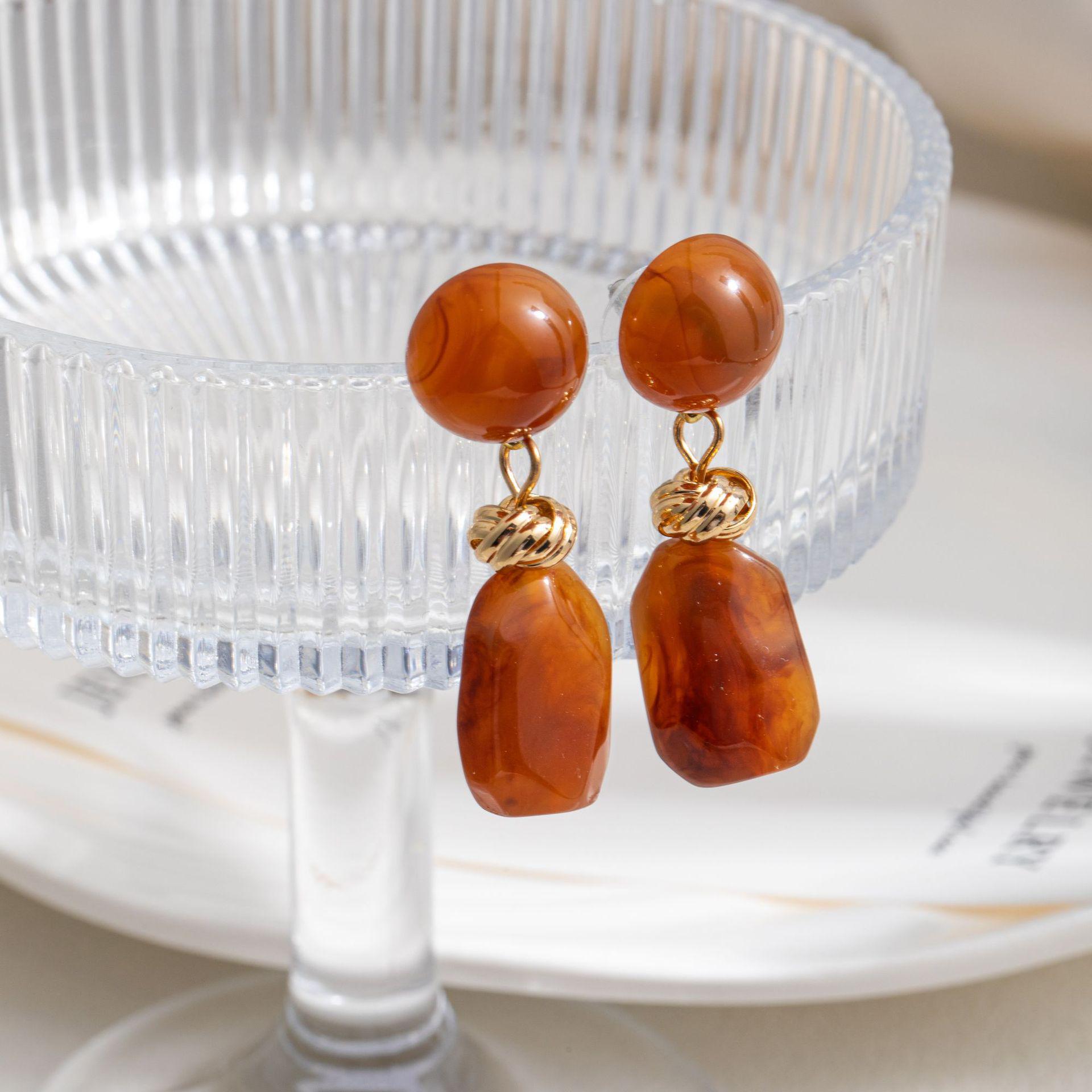 Silver Needle Retro Vermilion Irregular Stone Earrings - Women s High-End Luxury Design красный