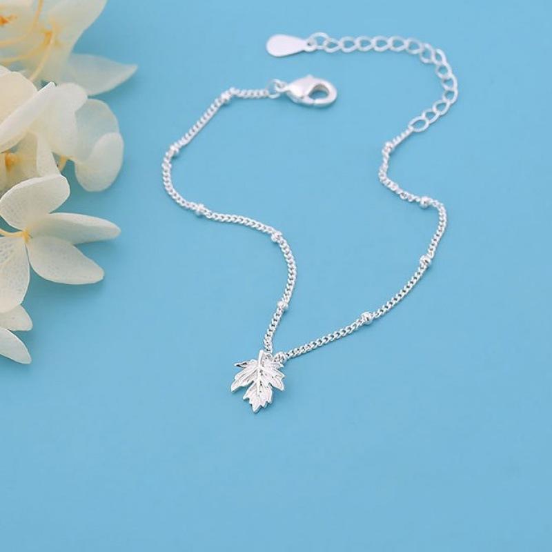 New Maple Leaf Bracelet Female Ins Internet Celebrity Temperament Small Fresh Mori Sweet Student Niche Hand Jewelry